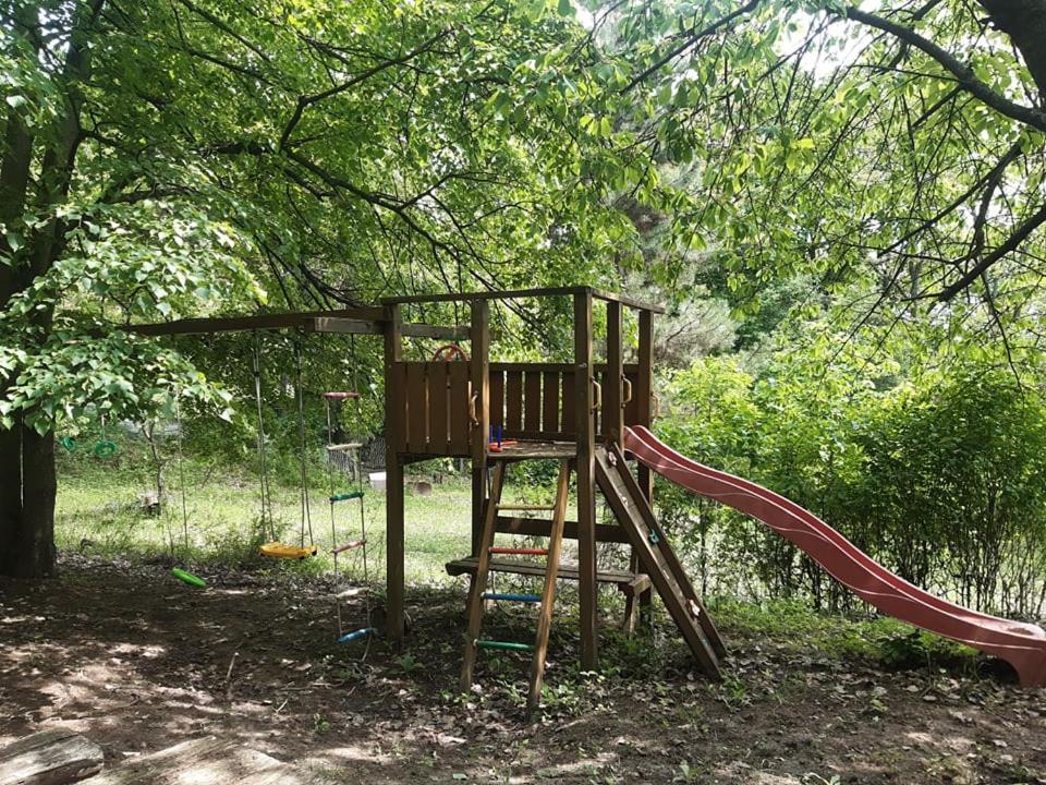 Jurta Az Erdo Mellett Dezsaval-Keresz-Tanya Hotel Pilisszentkereszt Exterior photo